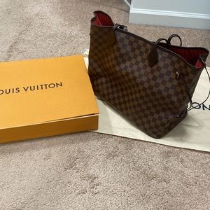 Authentic gently used Louis Vuitton Neverfull GM -
Damier Ebene